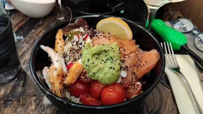 Poke bowl saumon