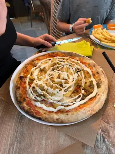 Pizza crème et champignons