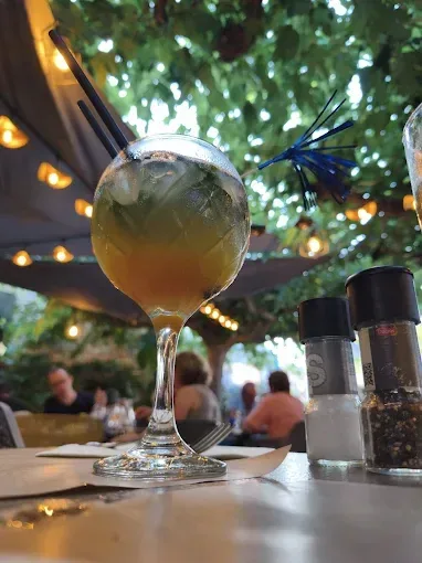 Cocktail à la nuit tombée